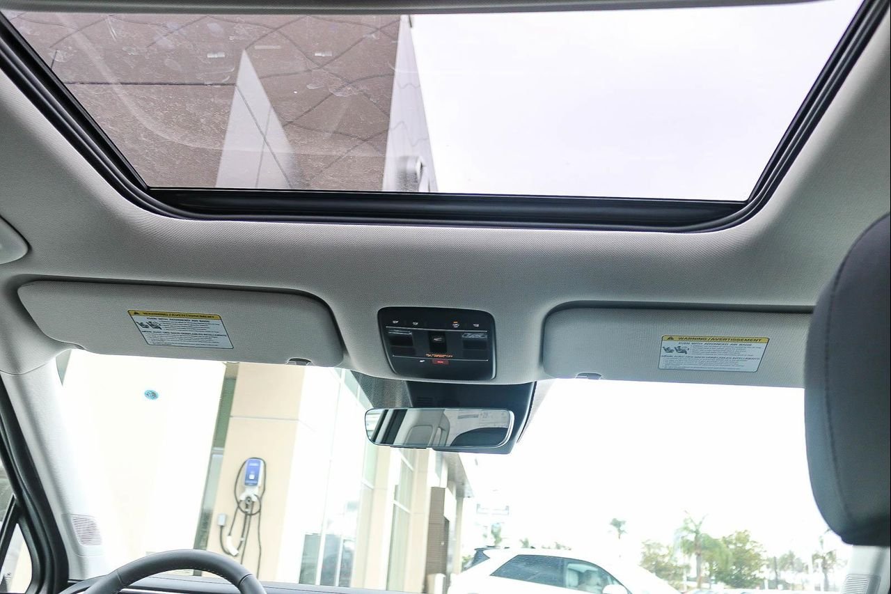 New 2026 Silver Hyundai SEL Premium image 43