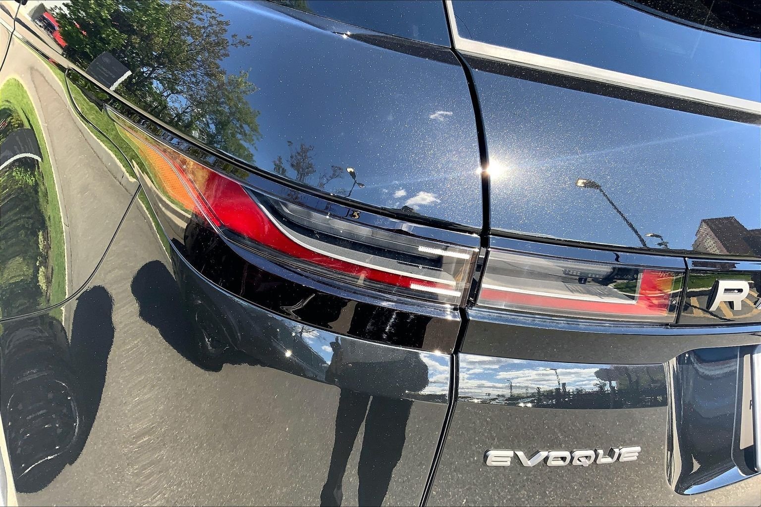 New 2026 Santorini Black Land Rover S image 14
