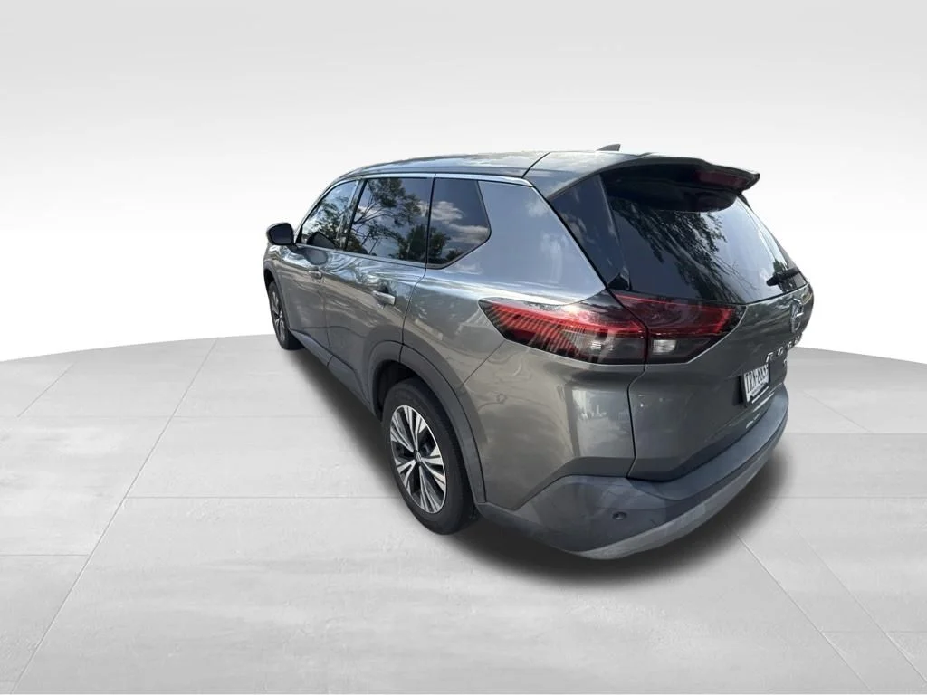 Used 2021 Gray Nissan SV image 4