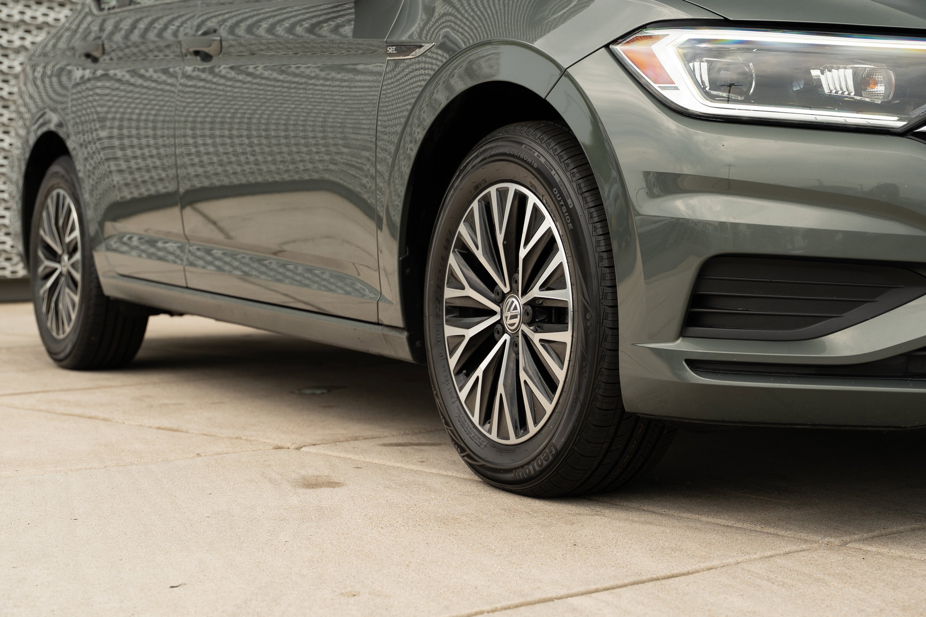Used 2019 Sage Green Metallic Volkswagen SEL image 29