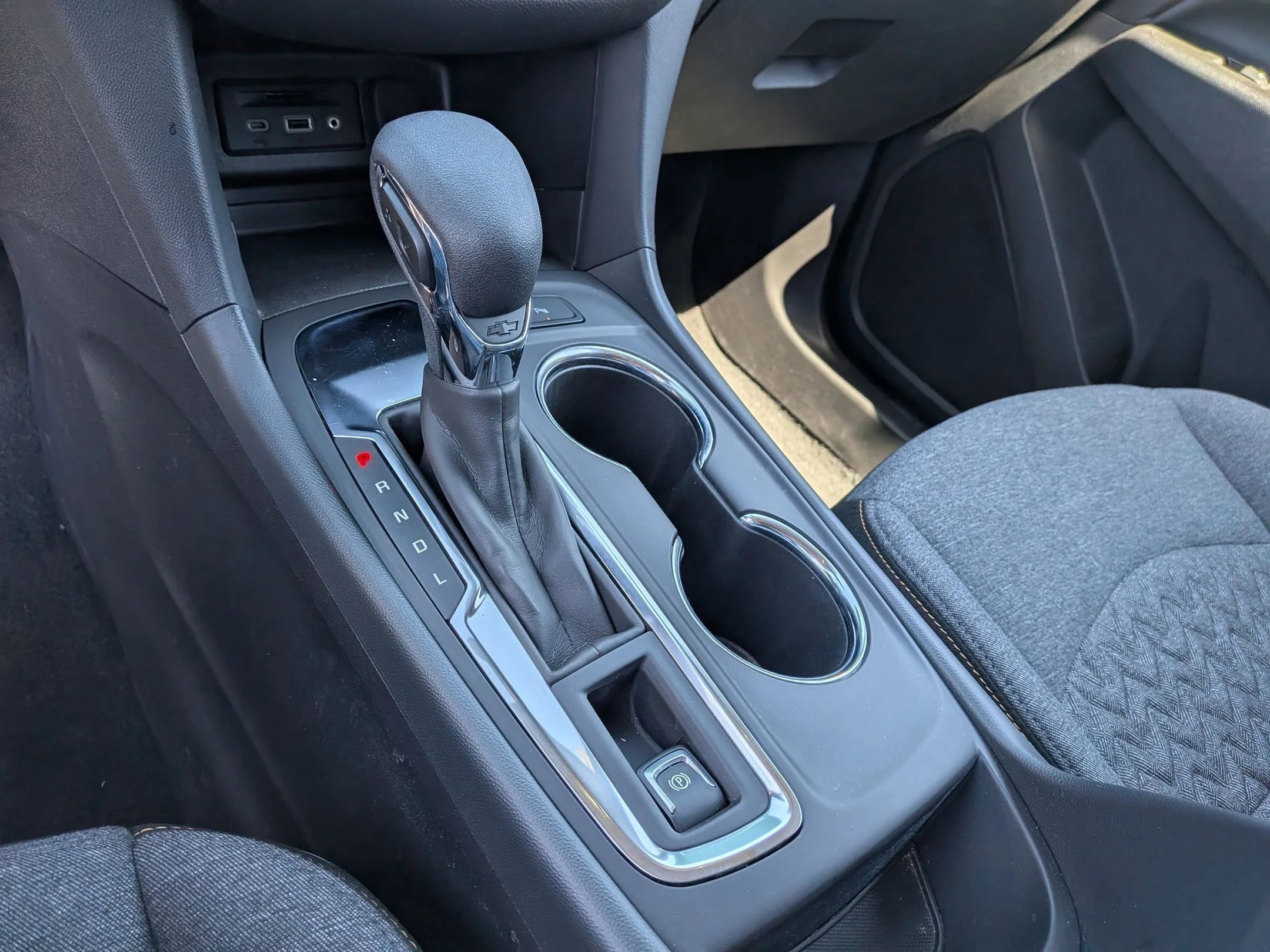 Used 2024 Lakeshore Blue Metallic Chevrolet LT image 12