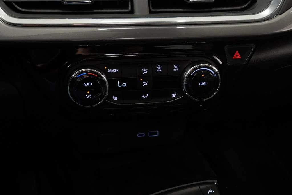 New 2026 Mosaic Black Metallic Chevrolet ACTIV image 17