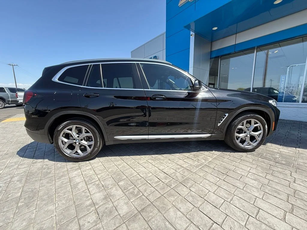 Used 2022 Black BMW sDrive30i image 15