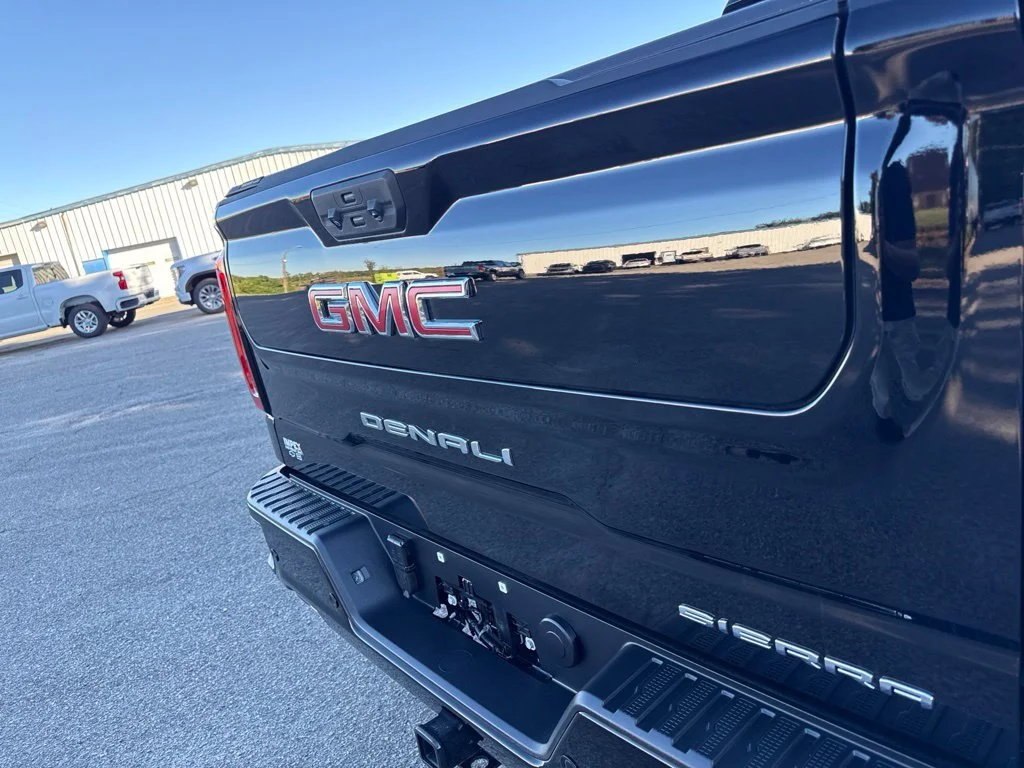 Used 2025 Onyx Black GMC Denali image 35