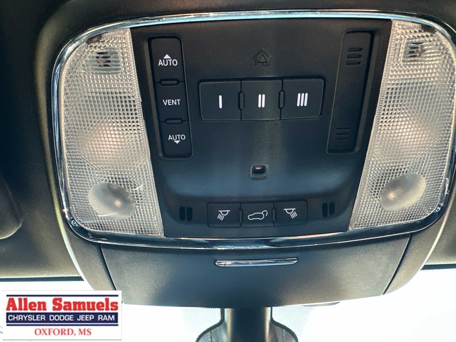 Used 2022 Bright White Clearcoat Jeep Limited image 33