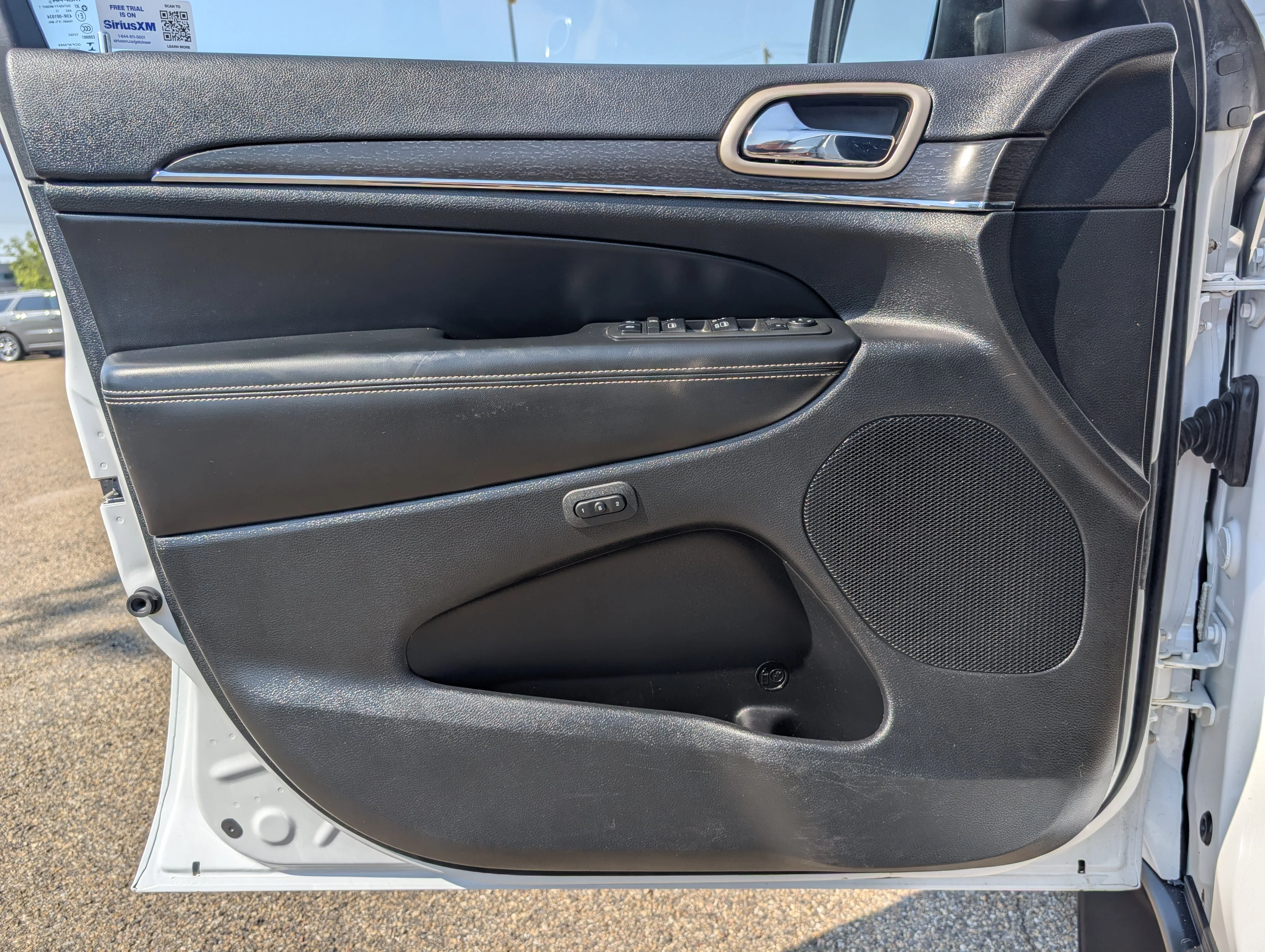 Used 2014 Bright White Clearcoat Jeep Limited image 18
