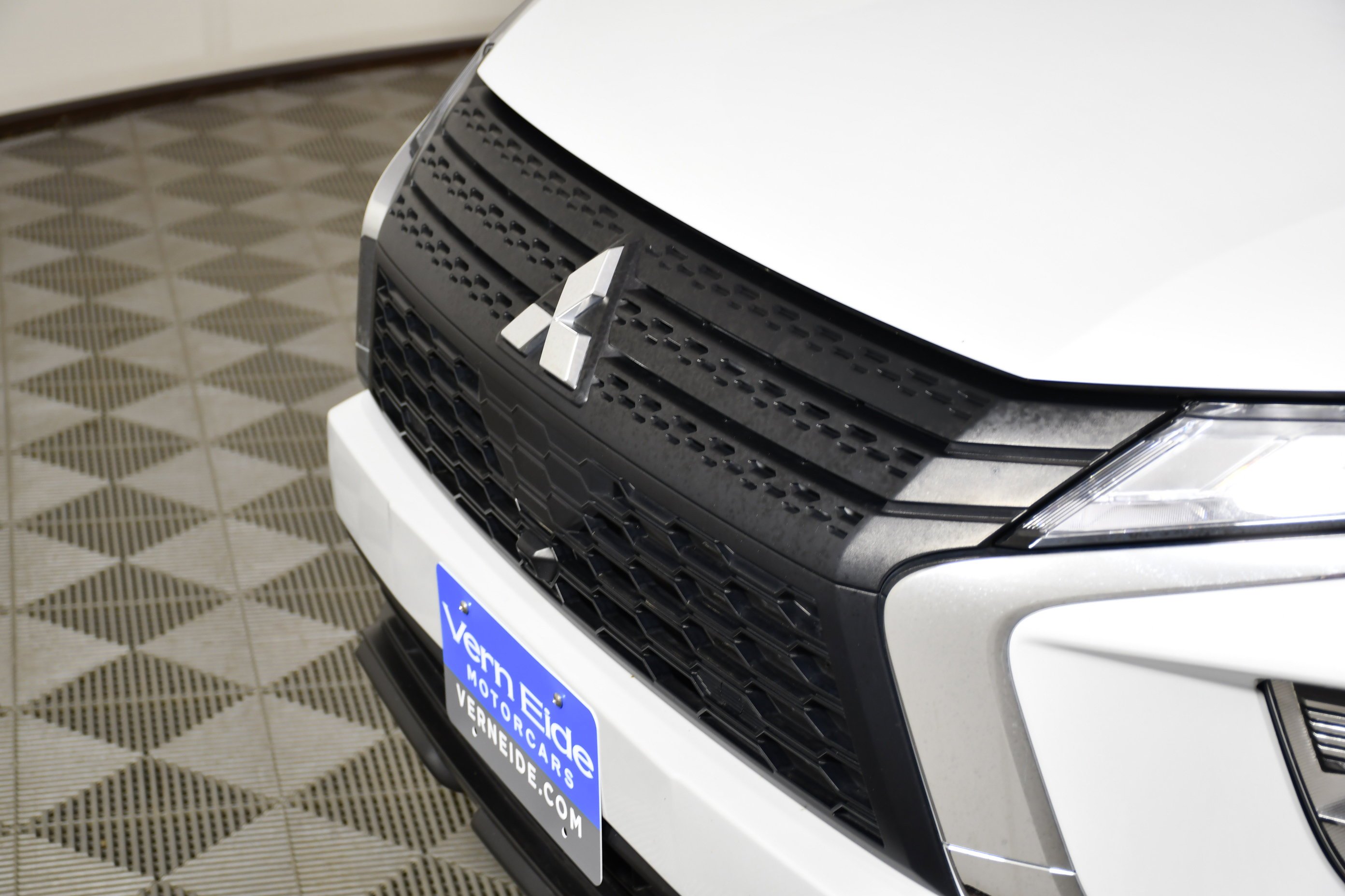 Certified Used 2024 White Diamond Mitsubishi ES image 11