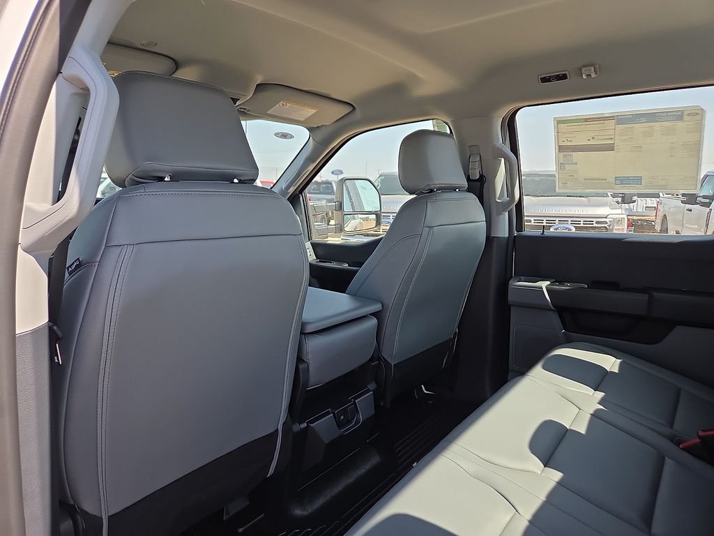 New 2026 White Ford F350 4X4 CREW/C image 17