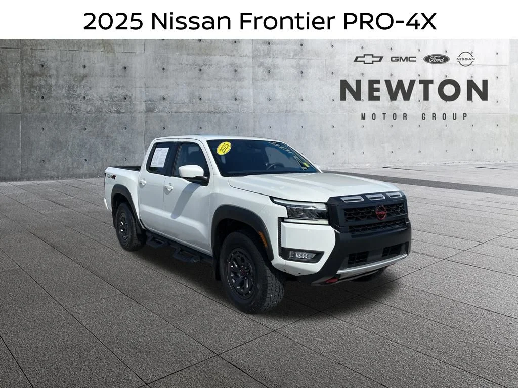 2025 Nissan Frontier PRO-4X Crew Cab 4X4's photo