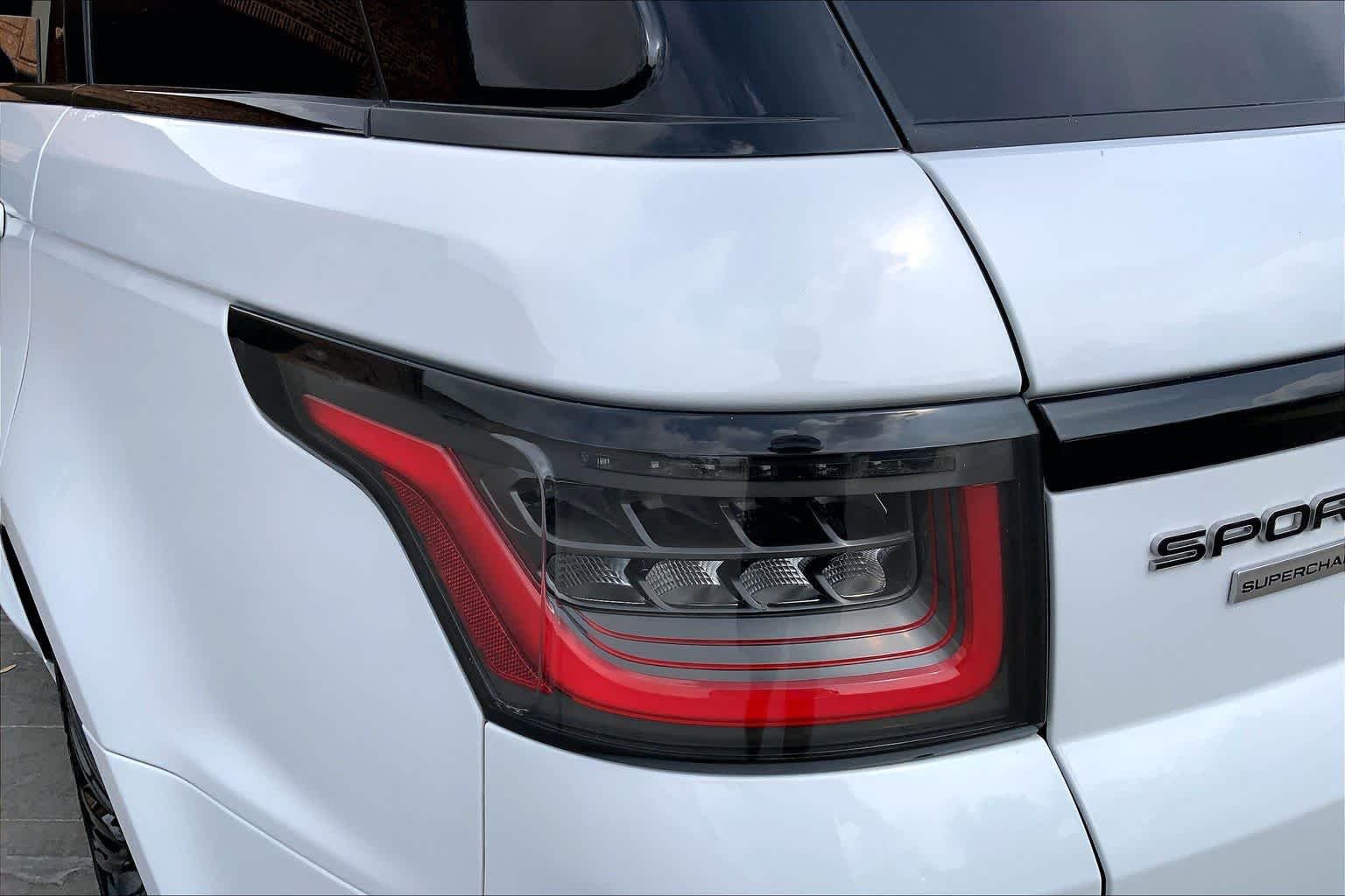 Used 2019 Meribel White Pearl Land Rover Dynamic image 29