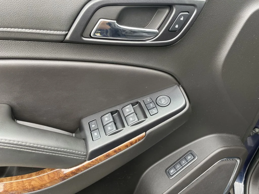 Used 2018 Blue Velvet Metallic Chevrolet Premier image 17