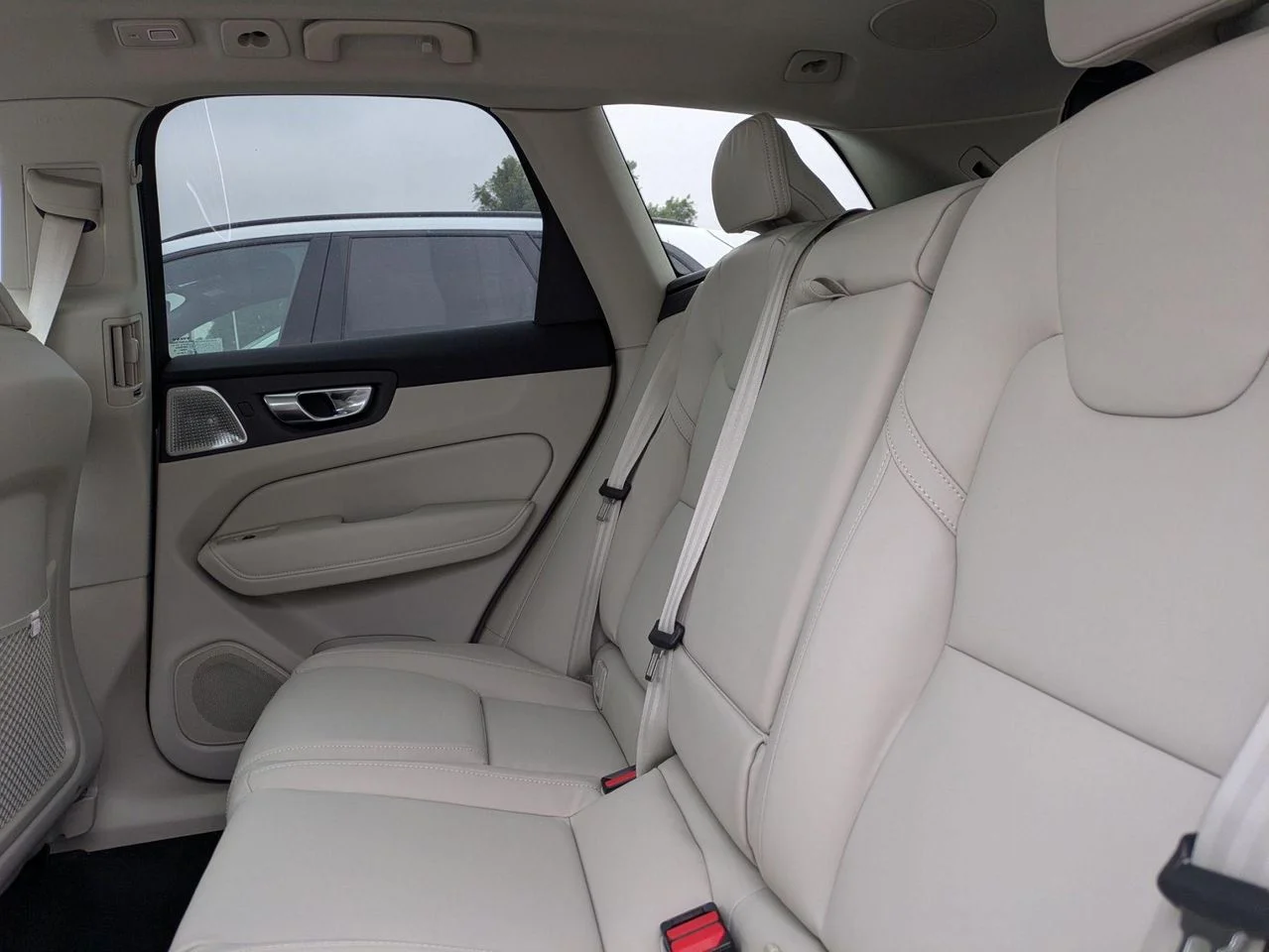 New 2026 Crystal White Volvo Ultra image 12
