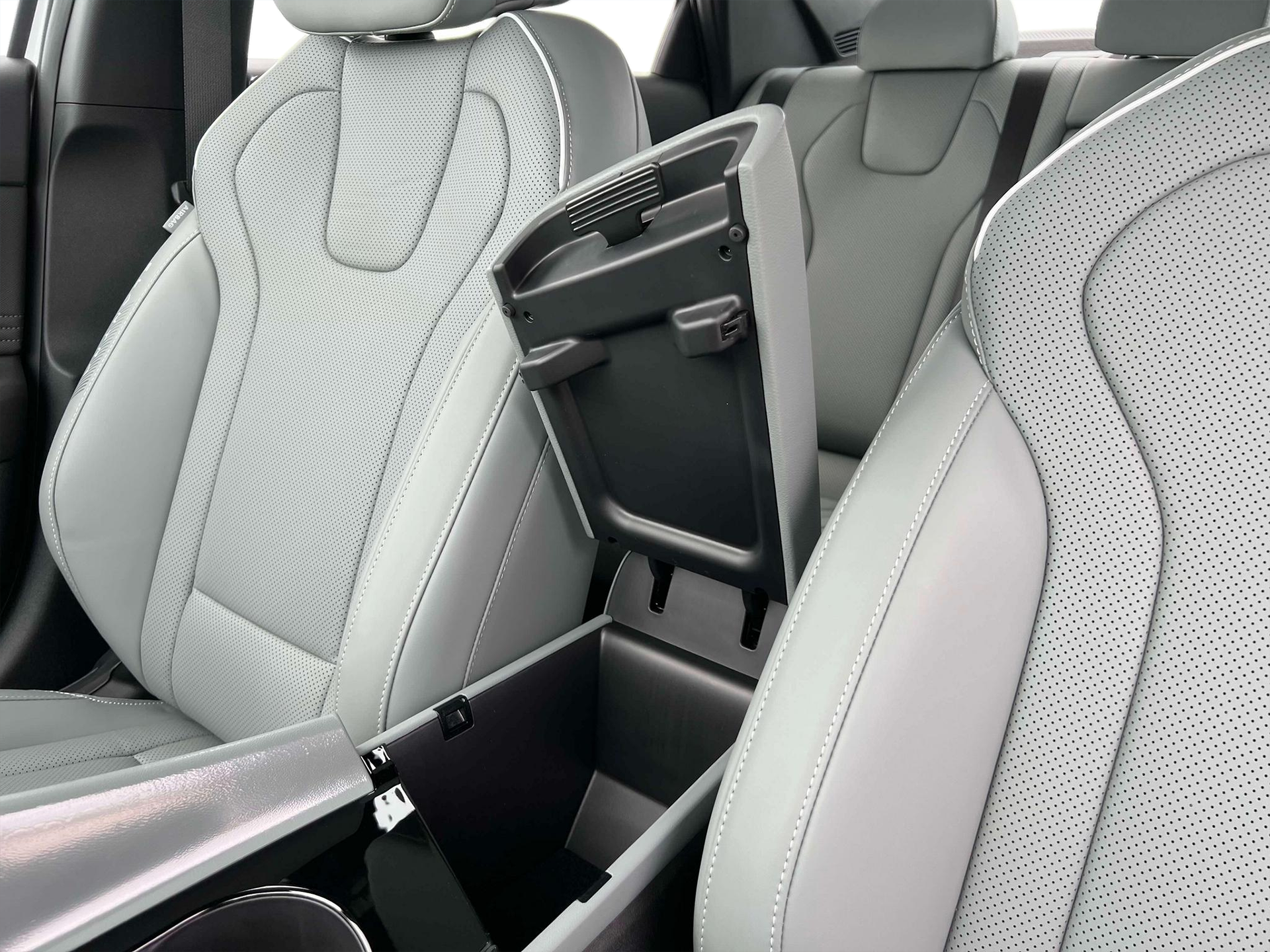New 2025 White Hyundai Limited image 18