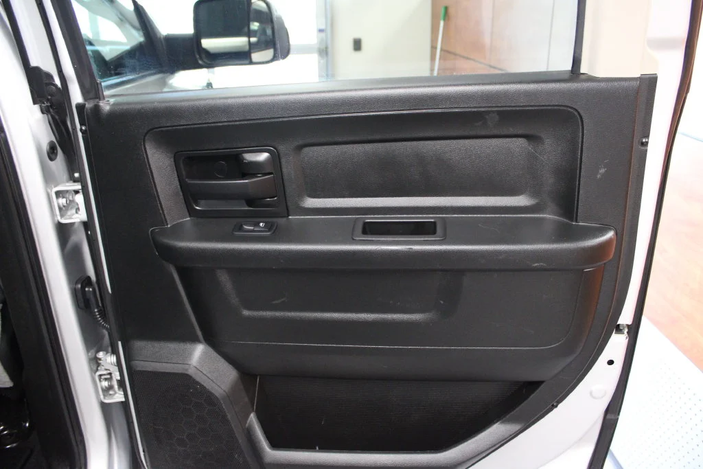 Certified Used 2018 Bright Silver Clearcoat Metallic Ram Tradesman image 33
