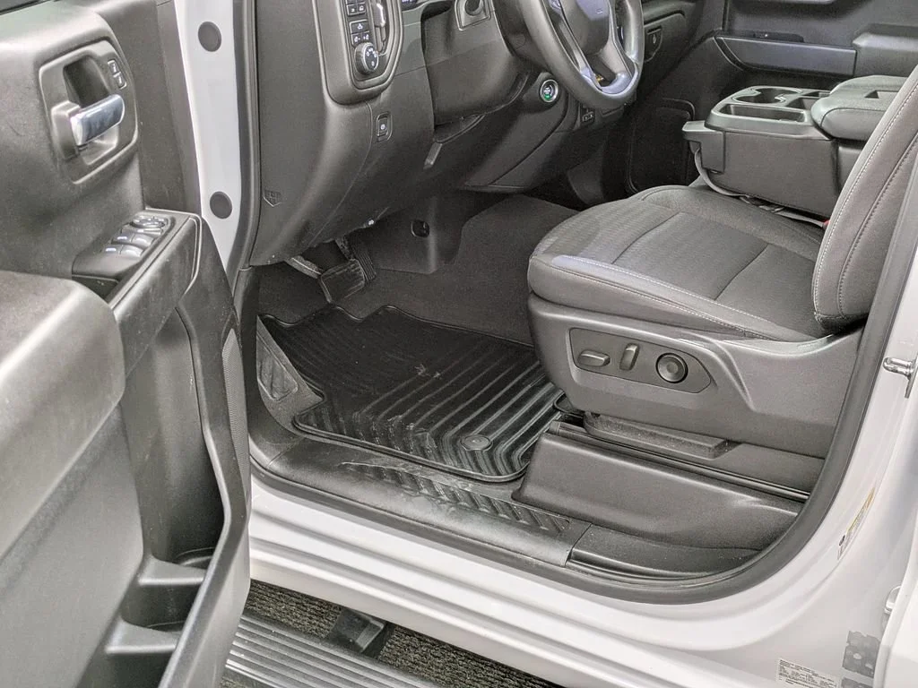 Used 2024 Summit White Chevrolet Custom image 26