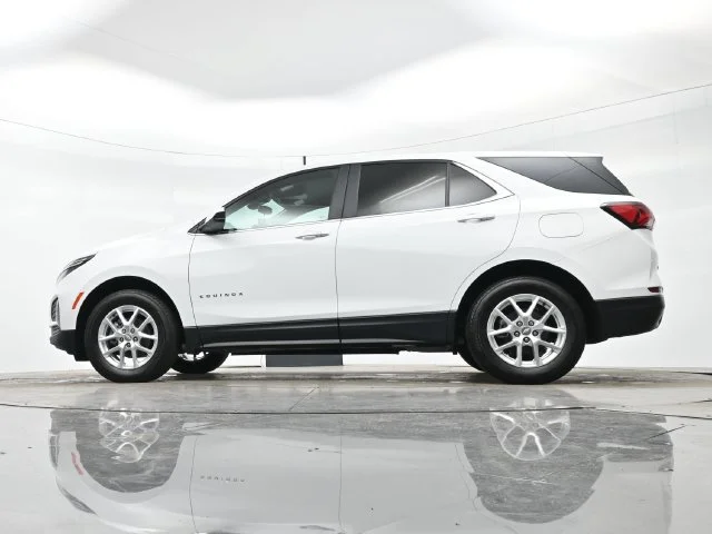Used 2024 Summit White Chevrolet LT image 28