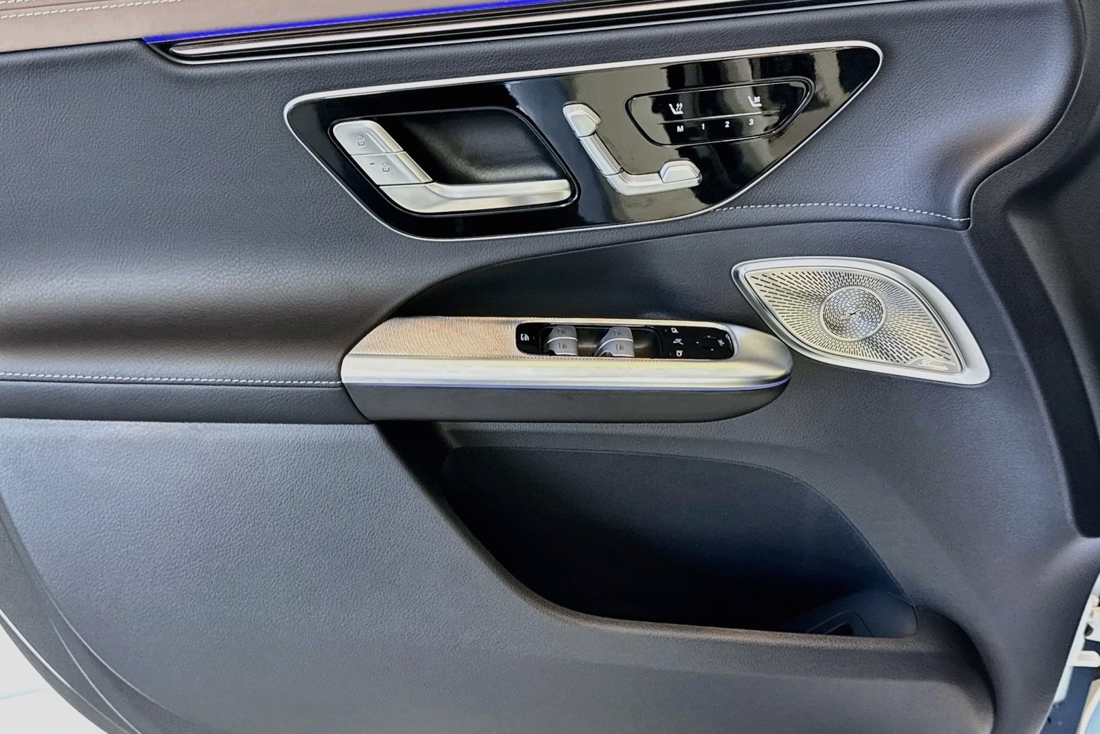 New 2027 Polar White Mercedes-Benz EQE 320 image 16