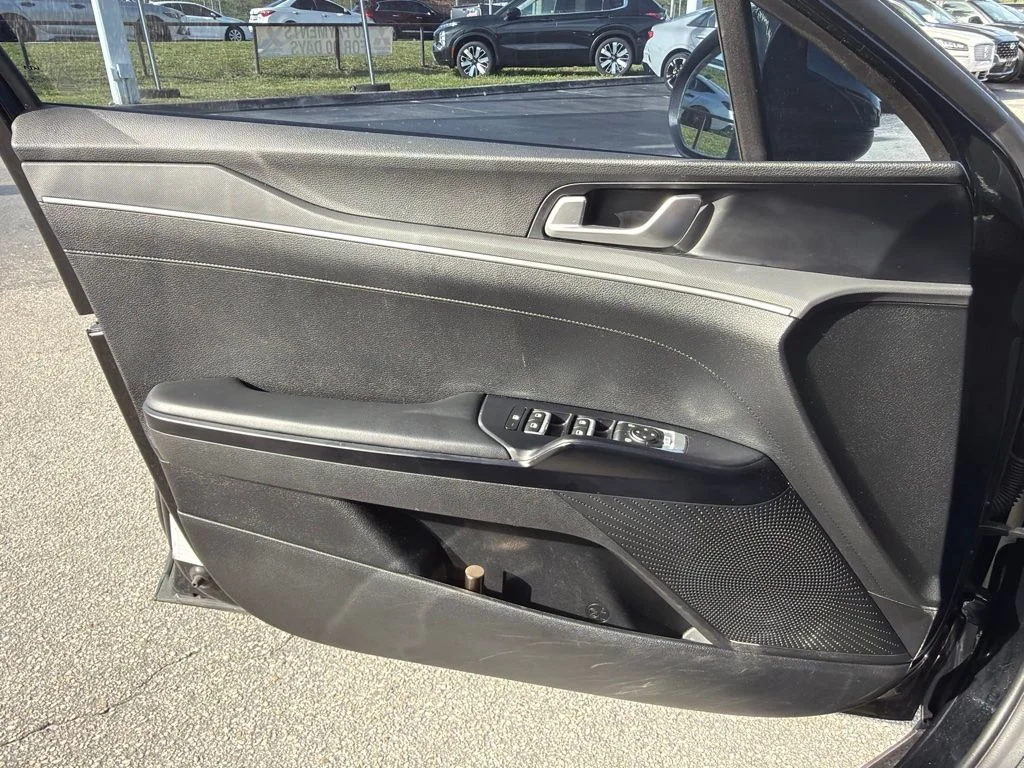 Used 2022 Ebony Black Kia LXS image 7