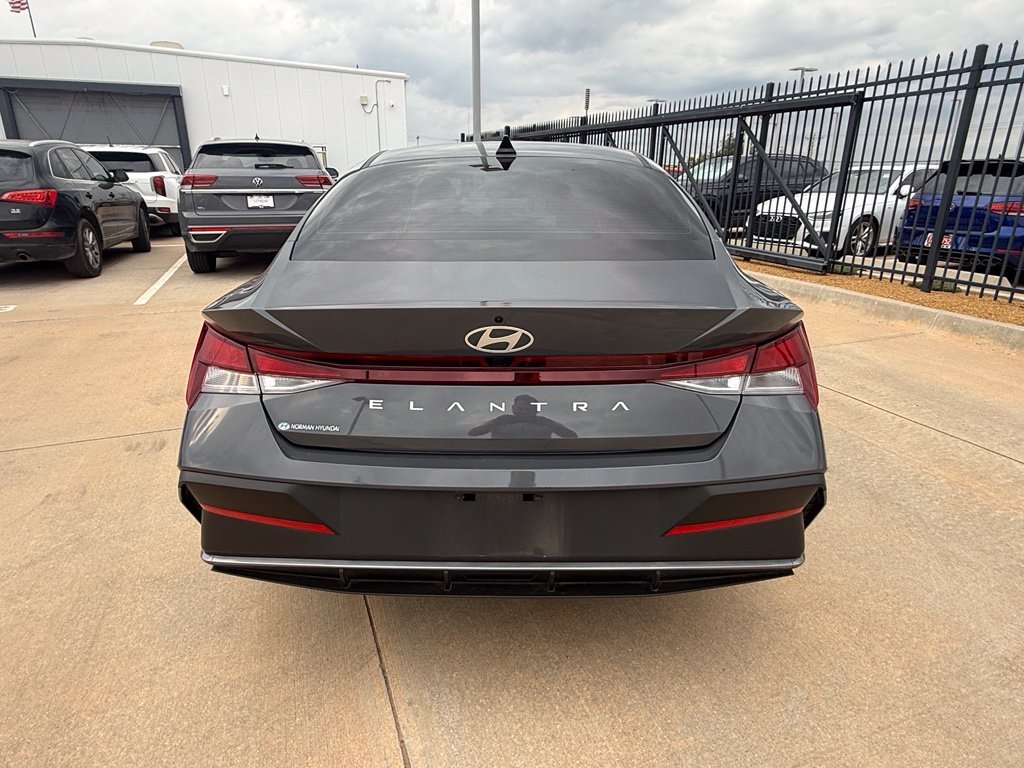 Used 2024 Gray Hyundai SEL image 4