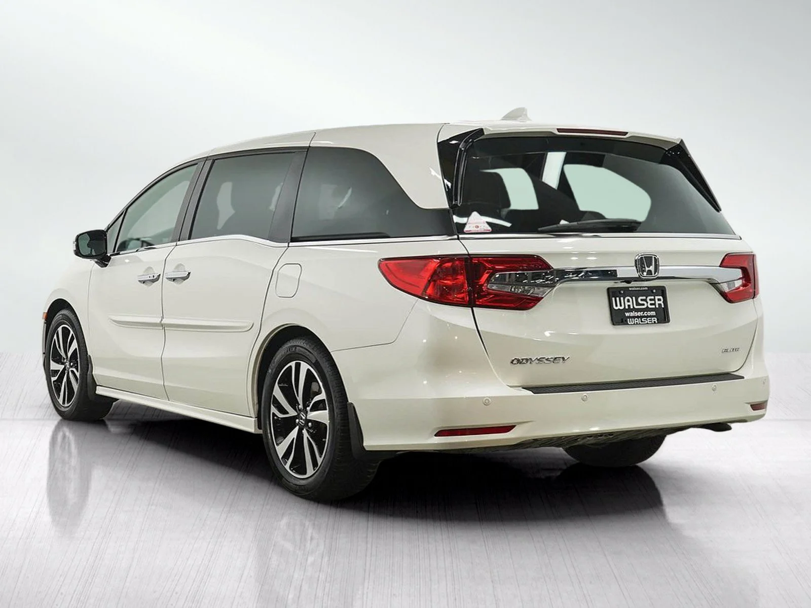 Used 2018 Platinum White Pearl Honda 5D WAGON ELITE image 3