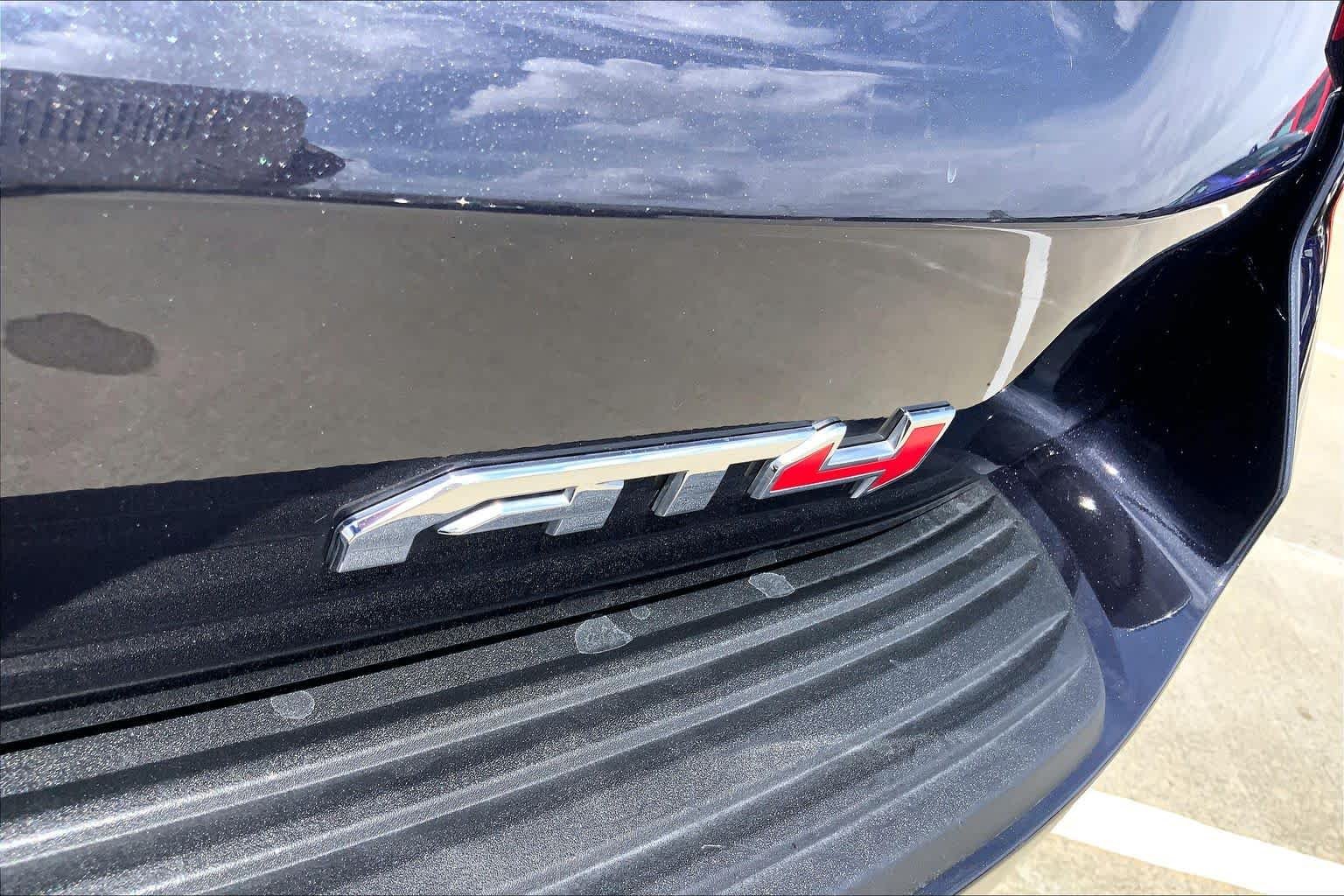 Used 2025 Titanium Rush Metallic GMC AT4 Ultimate image 9