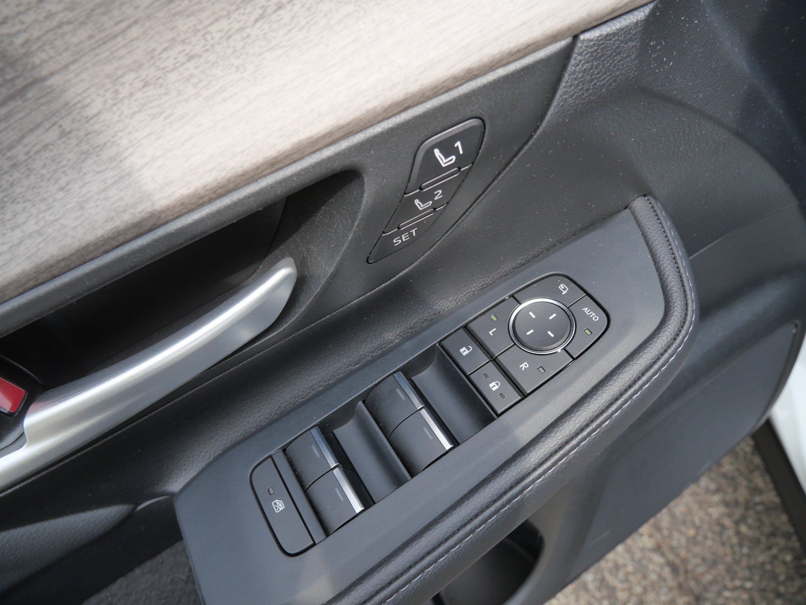 Certified Used 2024 Wind Chill Pearl Toyota Limited image 20
