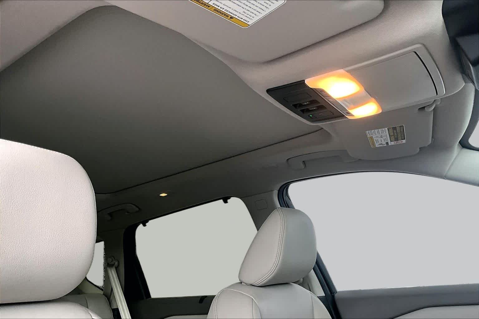 Certified Used 2025 Everest White Pearl/Super Black Nissan SL image 14