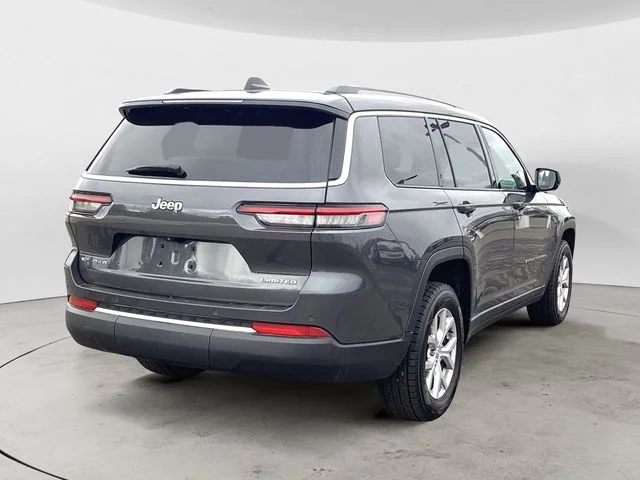 Used 2022 Gray Metallic Jeep Limited image 5