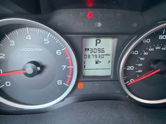Used 2014 Silver Subaru 2.5i Premium image 12