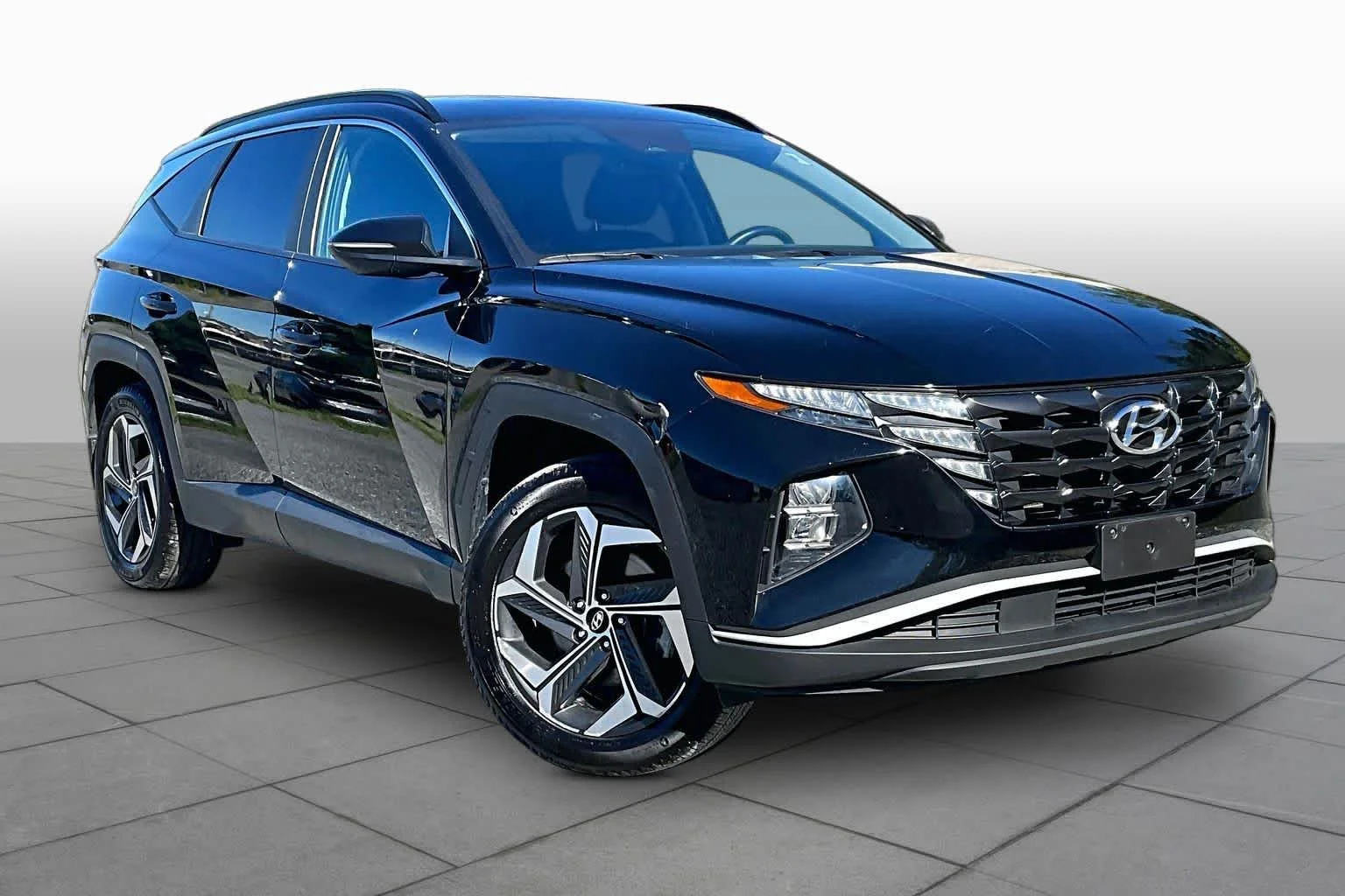 Used 2024 Black Pearl Hyundai SEL image 3
