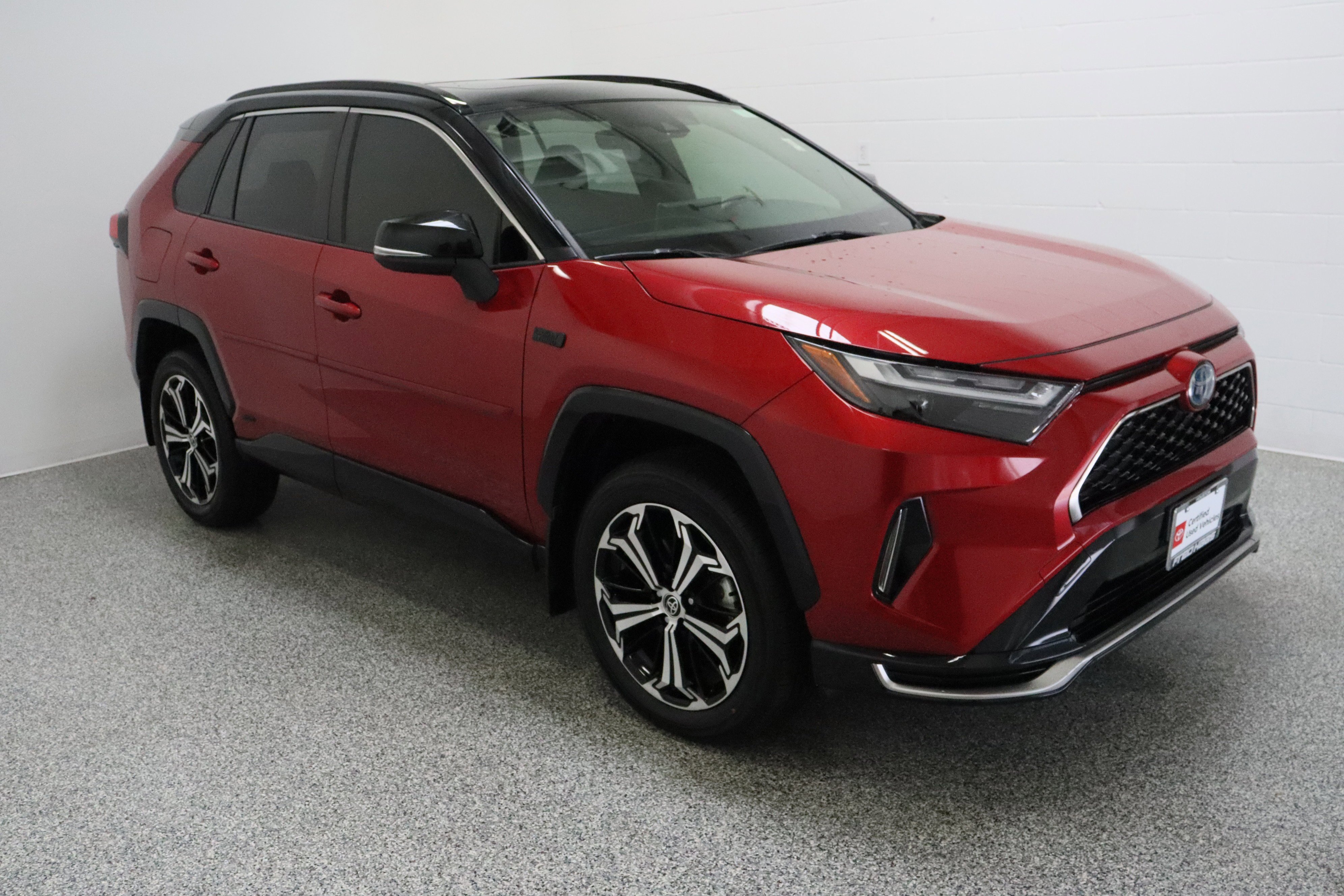 Certified Used 2022 Supersonic Red/Midnight Black Metallic Toyota XSE 2.5L/Electric image 4