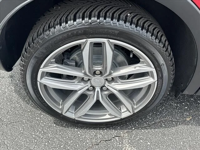 Used 2020 Red Cadillac Sport image 34