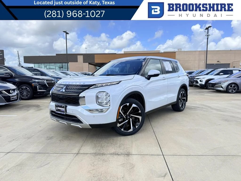 Used 2023  Mitsubishi SE Special Edition image 1