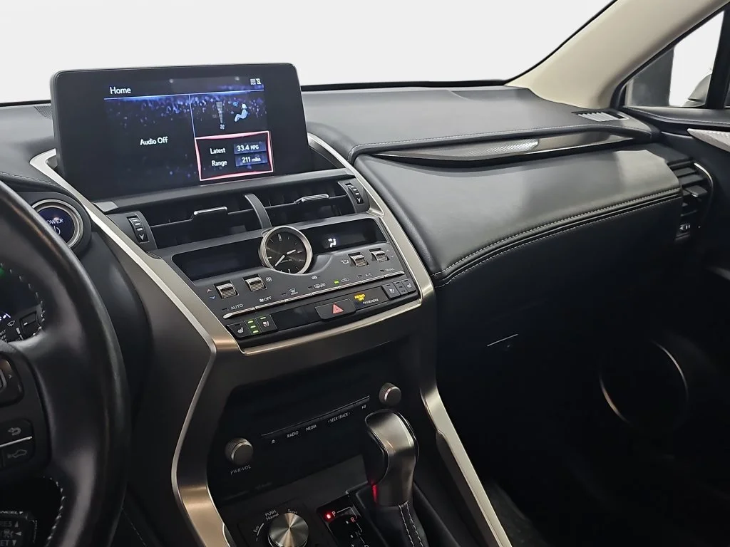Used 2019 White Lexus 300h image 22