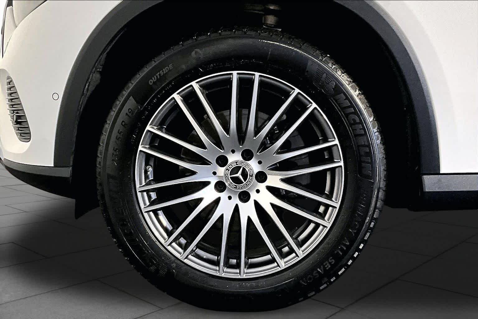 Certified Used 2025 Polar White Mercedes-Benz GLC 300 image 11