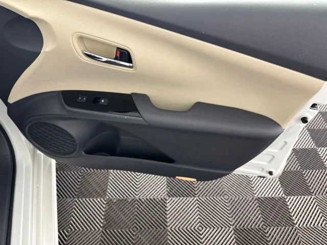 Used 2016  Toyota Two image 23