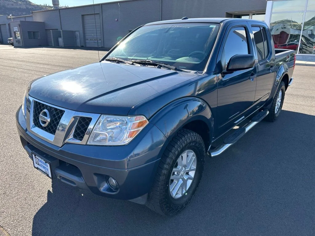 Used 2016 Arctic Blue Metallic Nissan SV image 12