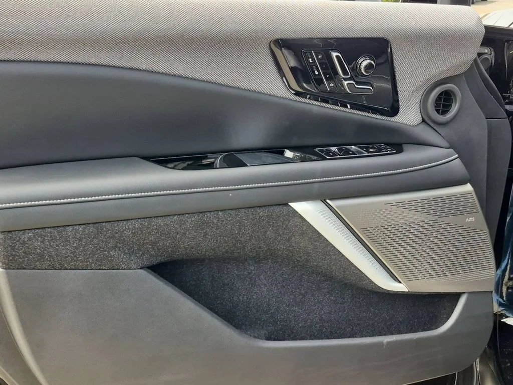 2027 Cadillac OPTIQ Luxury - Photo 21