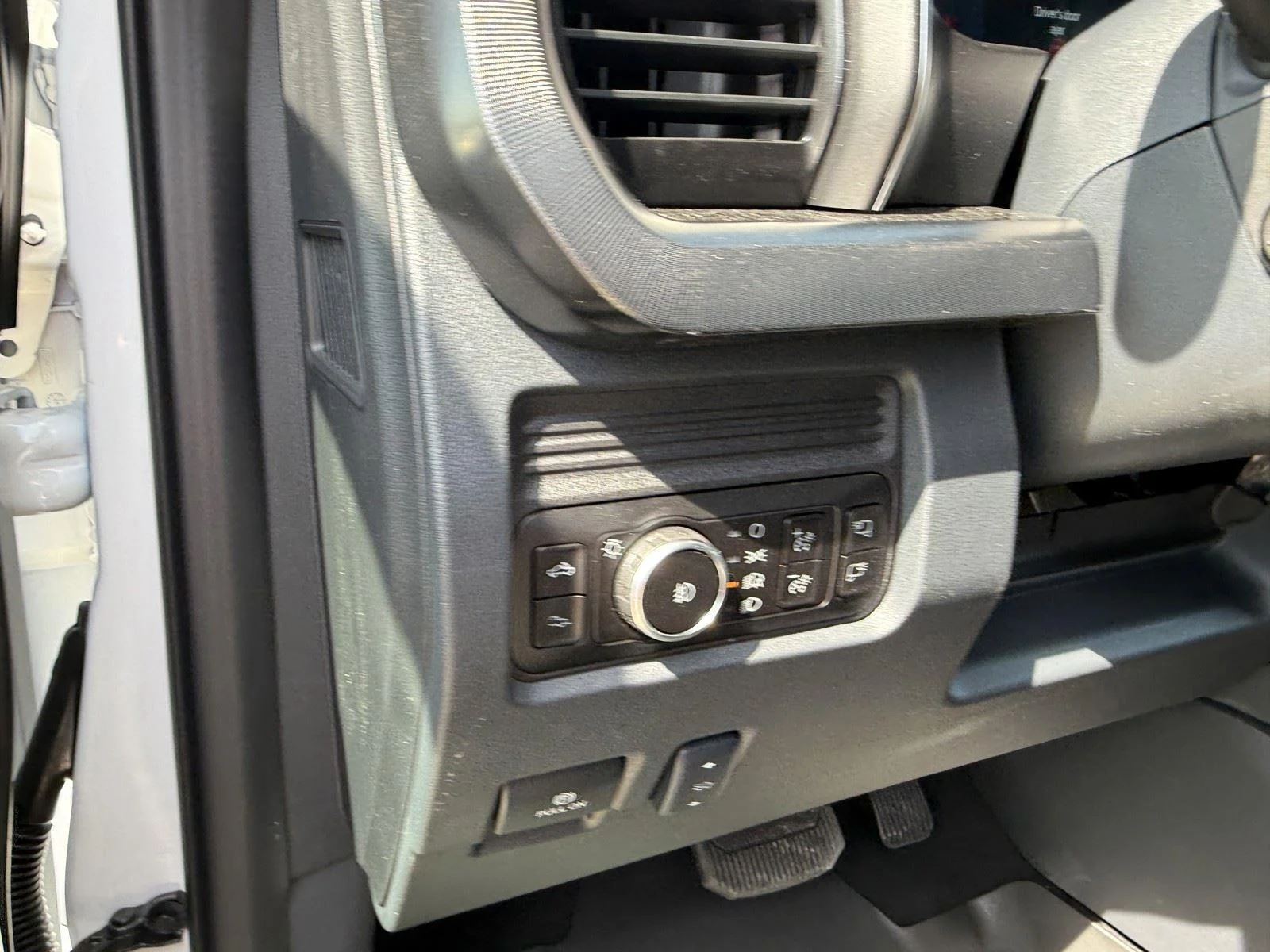 New 2026 Star White Metallic Tri-Coat Ford F-250® Platinum® image 16