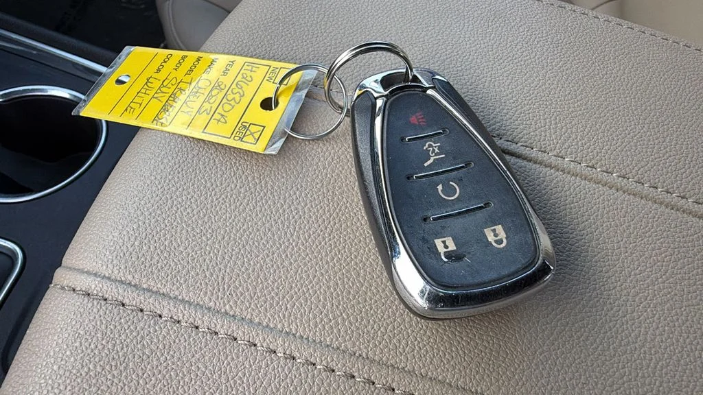 Used 2023 Summit White Chevrolet LT Leather image 29