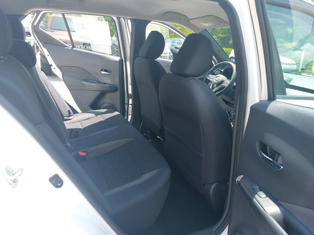 Used 2020 White Nissan SV image 11