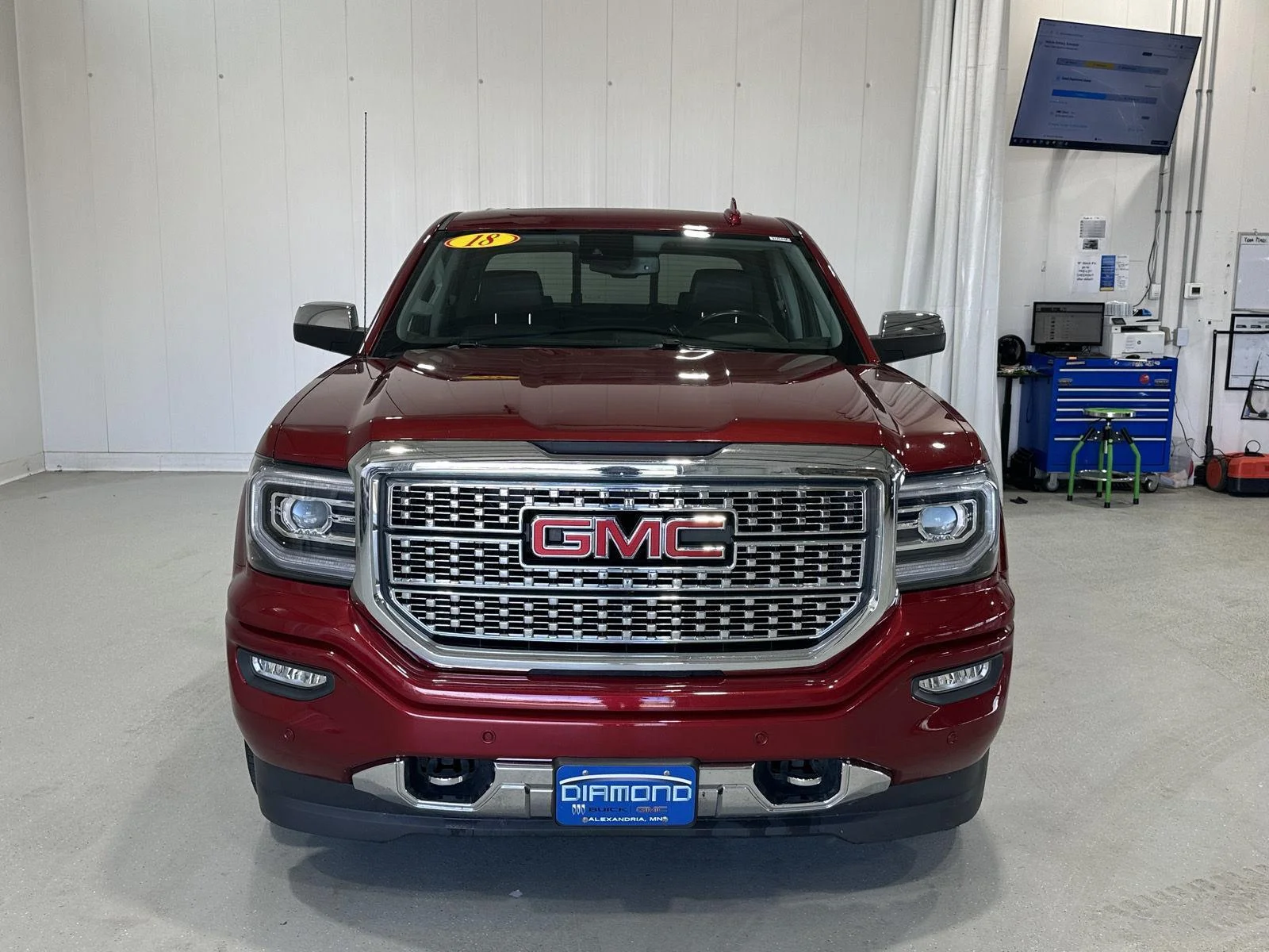 Used 2018 RED QUARTZ TINTCOAT GMC Denali image 8