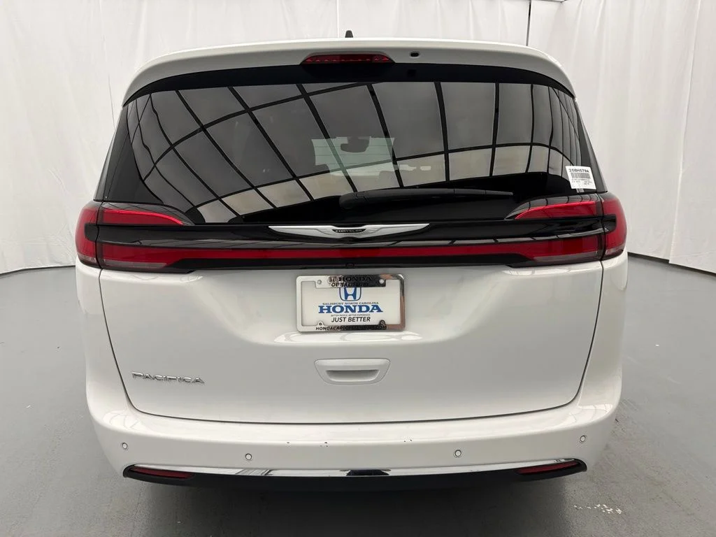 Used 2025 White Chrysler Select image 8