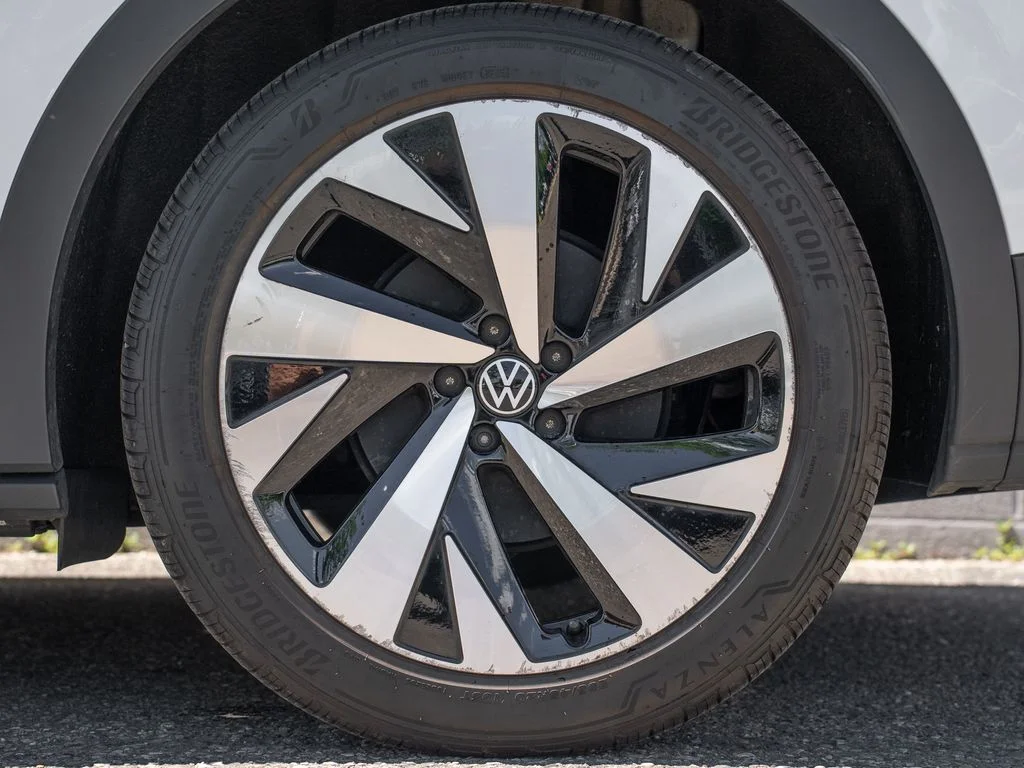 Used 2022 White Volkswagen Pro S image 13