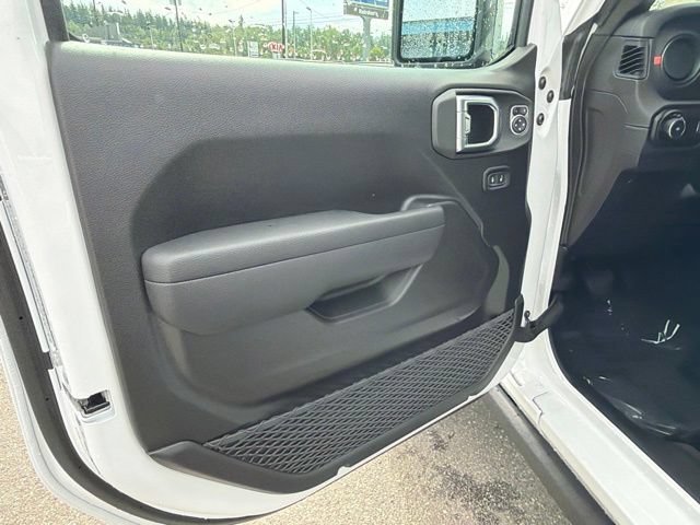 New 2026 Bright White Clear-Coat Exterior Paint Jeep Rubicon image 13