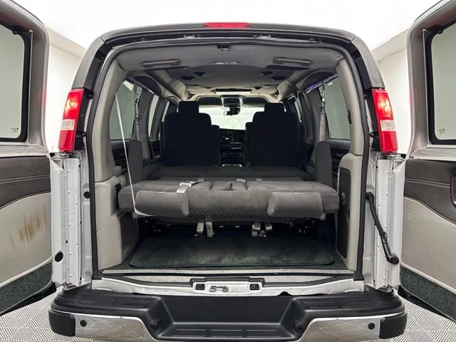 Used 2019 Silver Ice Metallic Chevrolet Explorer Limited SE image 12