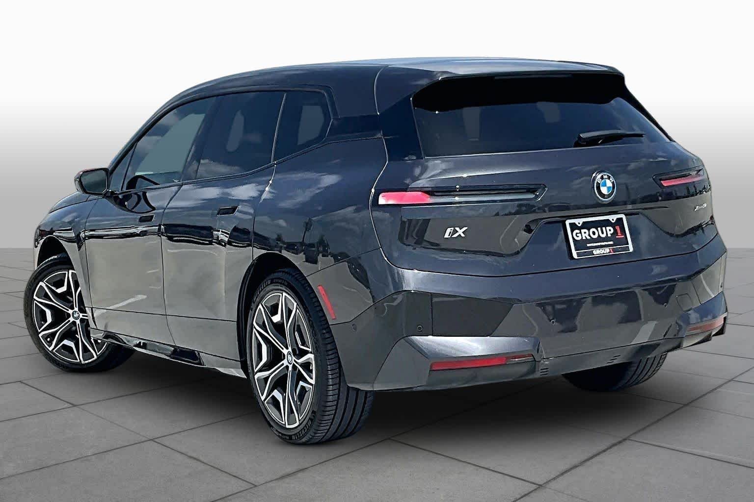 Used 2024 Dark Graphite Metallic BMW xDrive50 image 11