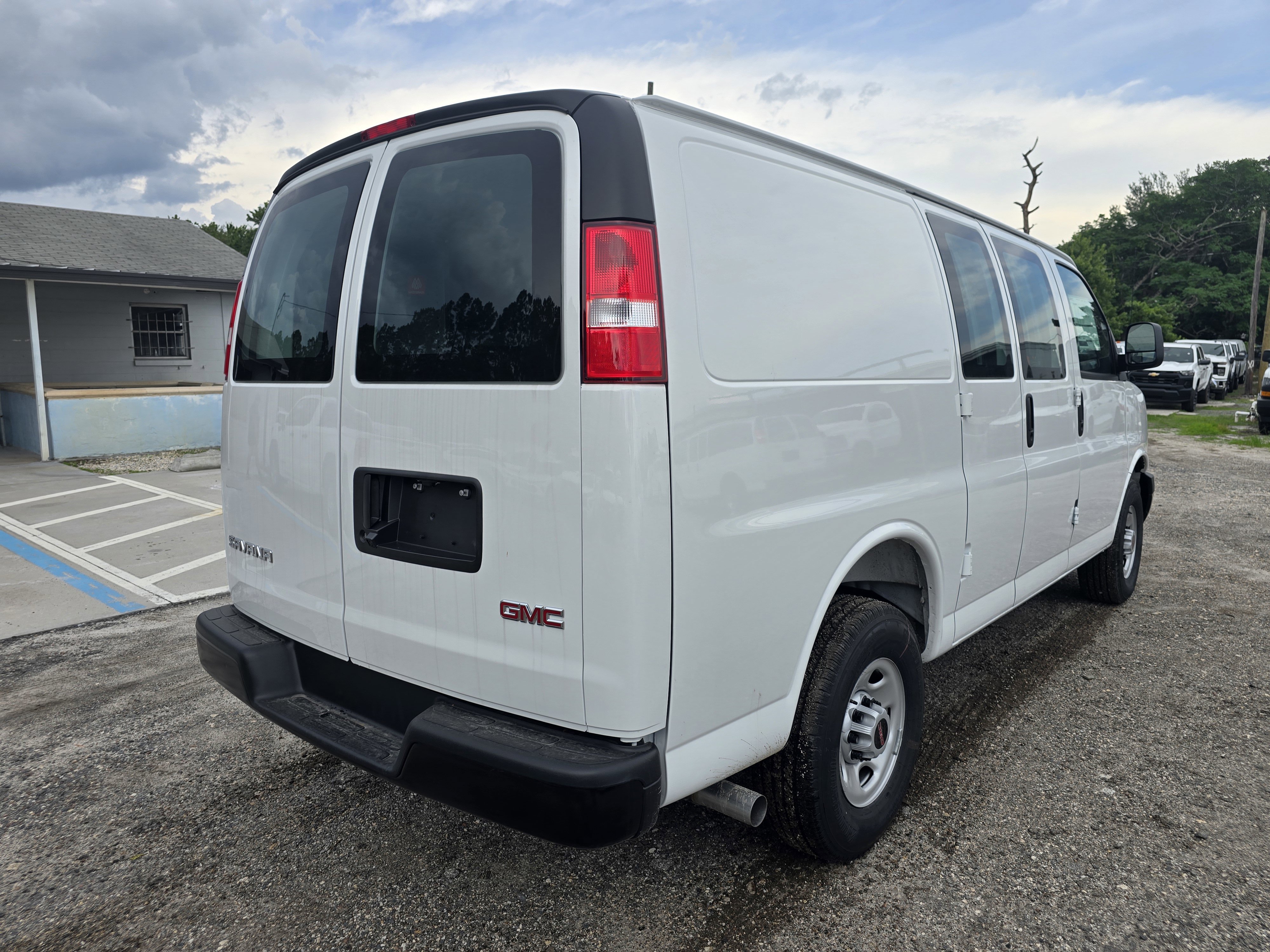 2025 GMC Savana Cargo Work Van - Photo 8