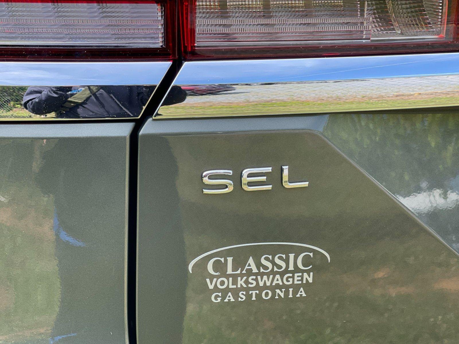 New 2026 Avocado Green Pearl Volkswagen 2.0T SEL Premium R-Line image 11