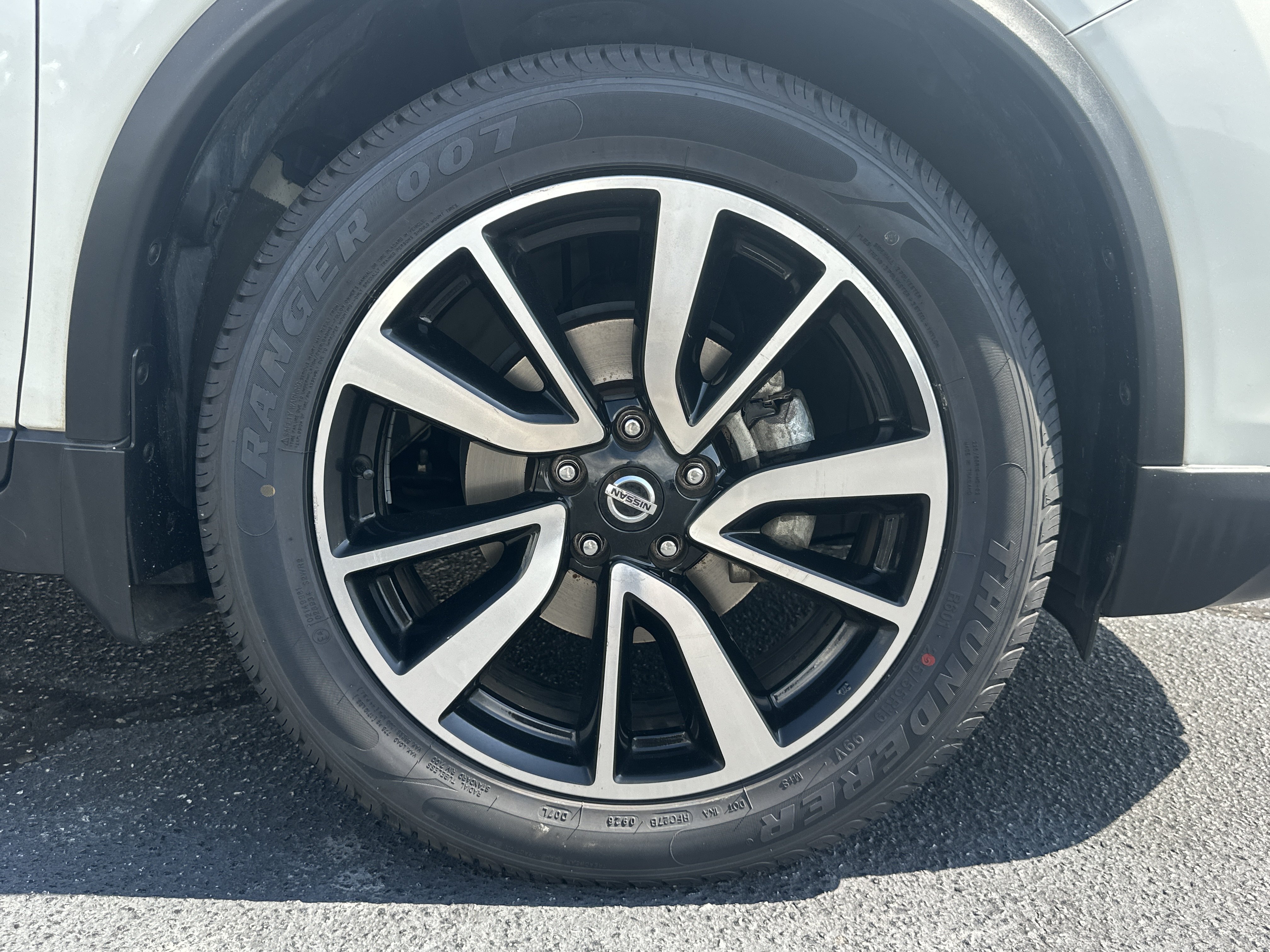 Used 2019 Pearl White Tricoat Nissan SL image 13